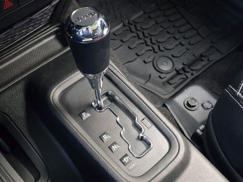 Used 2017 Jeep Wrangler Unlimited Rubicon w/ Max Tow Package image 27