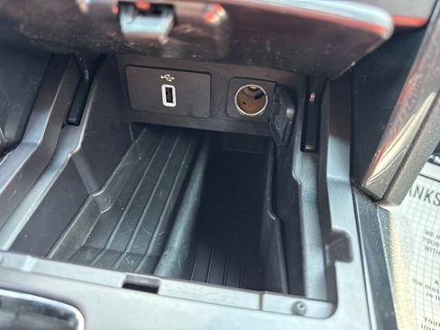 Used 2019 Ford Explorer XLT w/ Equipment Group 202A AWD/4WD image 22