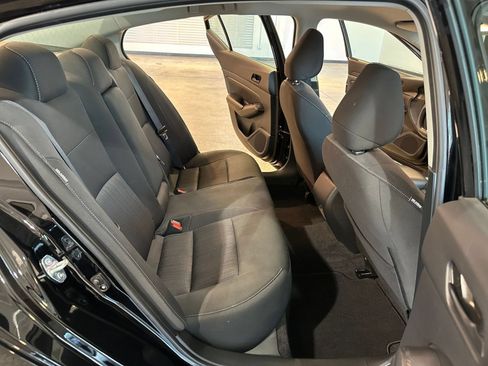 Used 2025 Nissan Altima 2.5 SV FWD image 31