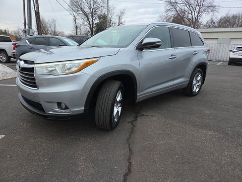 Used 2016 Toyota Highlander Limited image 3
