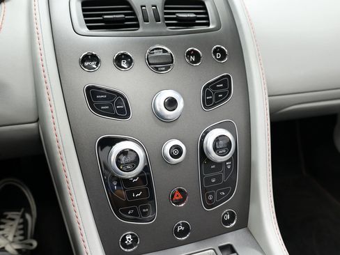 Used 2016 Aston Martin V8 Vantage GT RWD image 37