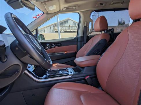 Used 2024 Kia Carnival SX Prestige image 22
