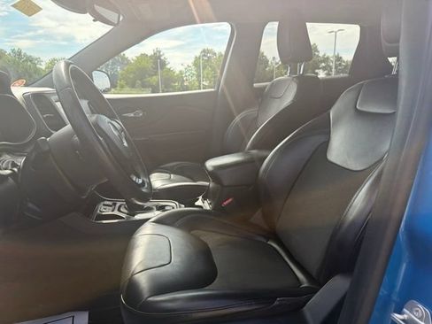 Used 2021 Jeep Cherokee Latitude Plus FWD image 20