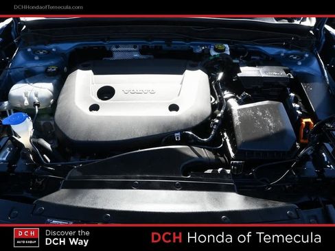 Used 2023 Volvo XC40 B4 Ultimate image 25