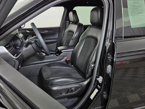 Used 2023 Jeep Grand Cherokee L Laredo AWD/4WD image 16