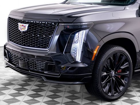 New 2026 Cadillac Escalade V w/ LPO, ONYX Package AWD/4WD image 35