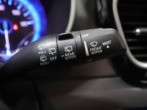 Used 2024 Chrysler Pacifica Touring-L FWD image 42
