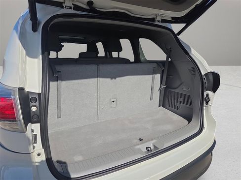 Used 2016 Toyota Highlander XLE image 8