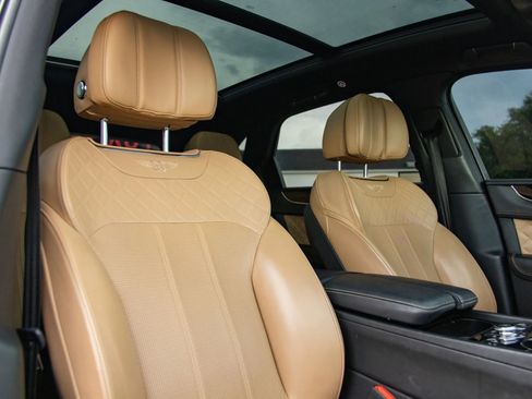 Used 2017 Bentley Bentayga AWD/4WD image 25