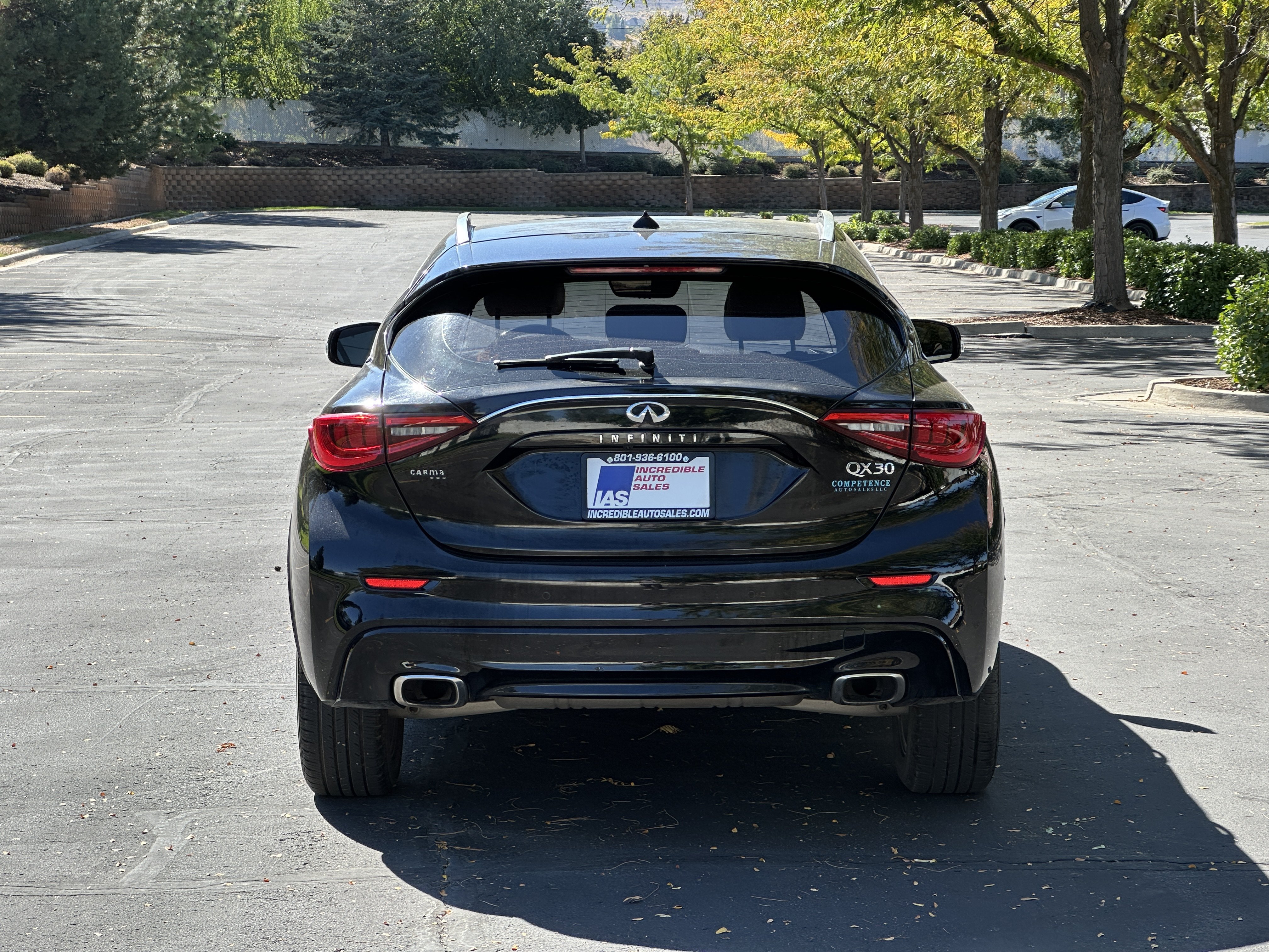 Used 2017 INFINITI QX30 Premium w/ Navigation Package FWD image 5