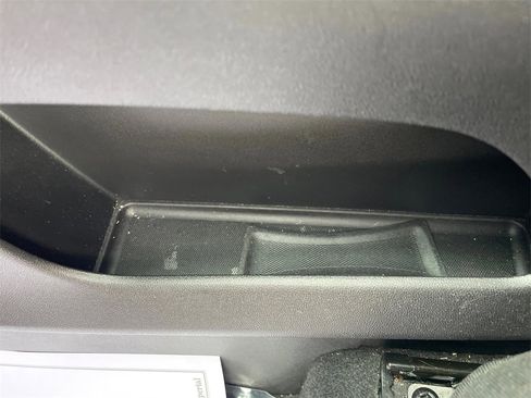 Used 2023 GMC Terrain SLE w/ Driver Convenience Package image 31