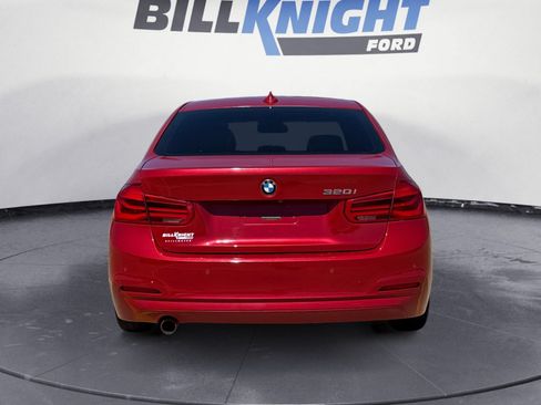 Used 2017 BMW 320i Sedan RWD image 4