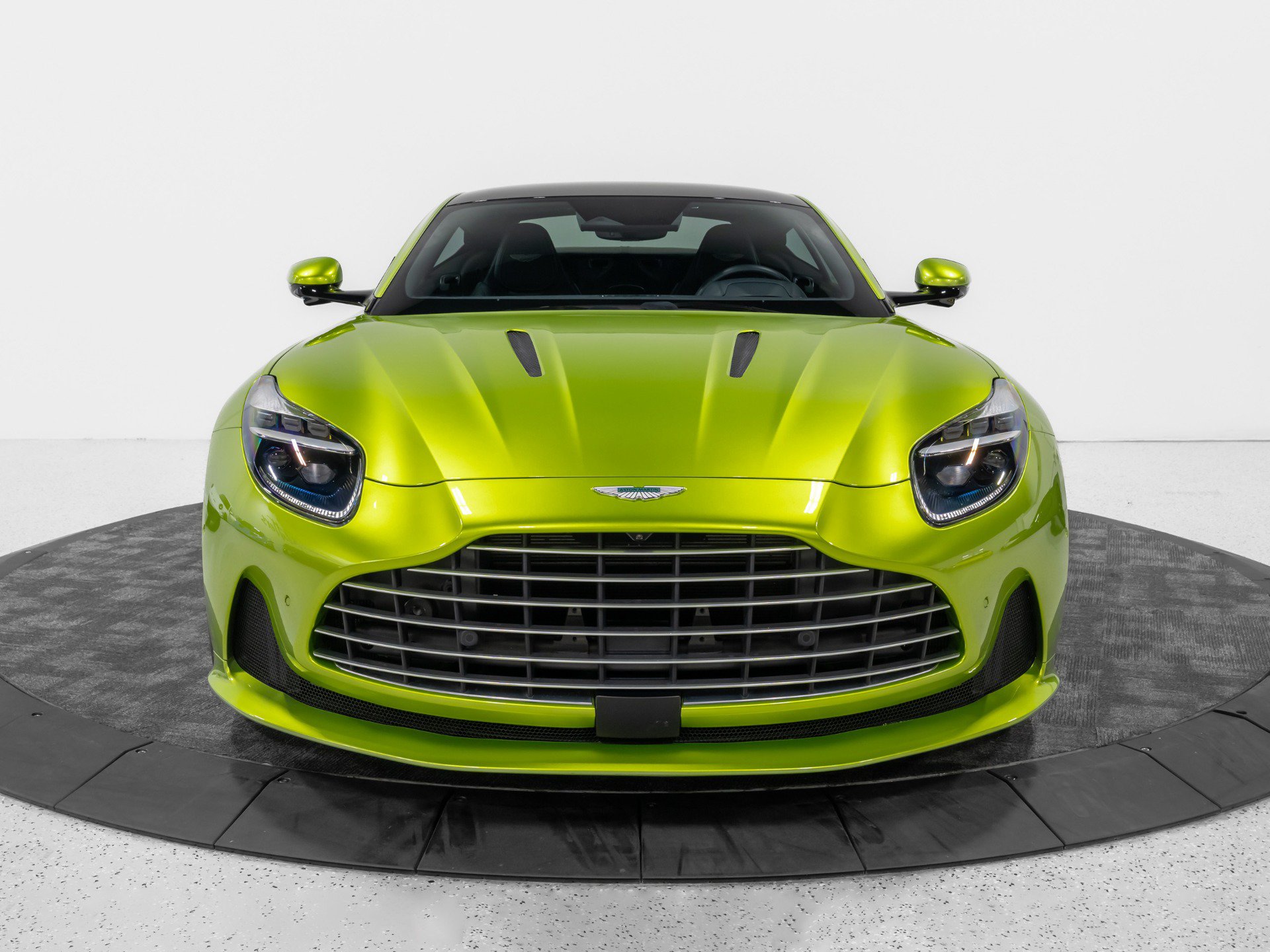 Used 2024 Aston Martin DB12 Coupe RWD image 13