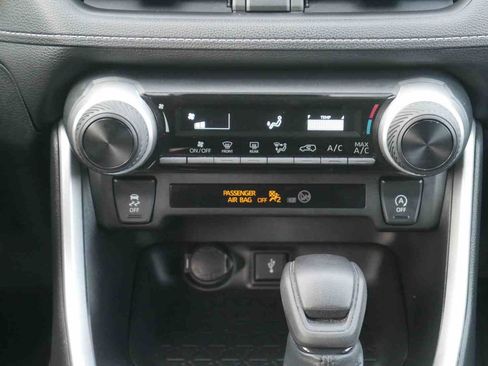 Used 2022 Toyota RAV4 LE image 8