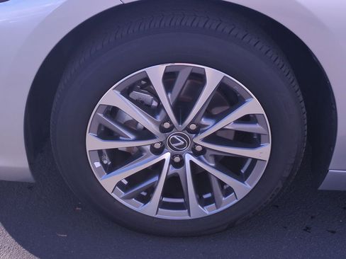 Certified 2025 Lexus ES 350 image 10