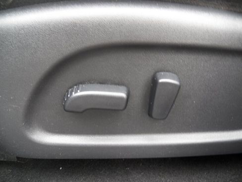 Used 2013 Nissan Pathfinder SV AWD/4WD image 6