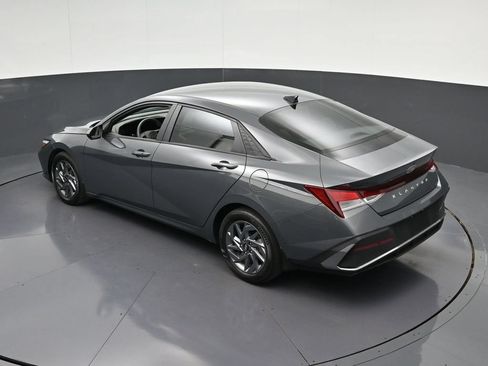 Used 2024 Hyundai Elantra SEL FWD image 19