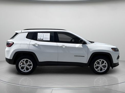 Used 2024 Jeep Compass Latitude AWD/4WD image 2