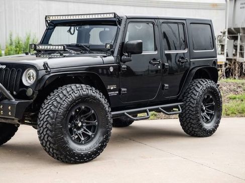 Used 2016 Jeep Wrangler Unlimited Sahara w/ Connectivity Group AWD/4WD image 38