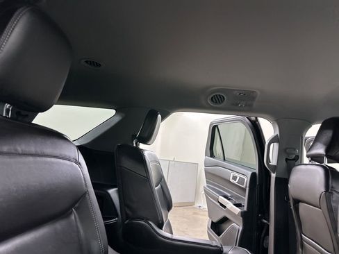 Used 2022 Ford Explorer XLT w/ Equipment Group 202A image 24