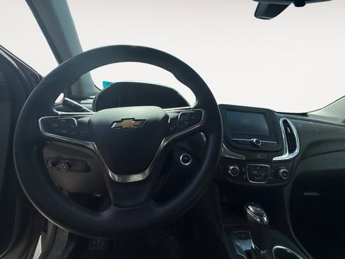 Used 2018 Chevrolet Equinox LT image 10