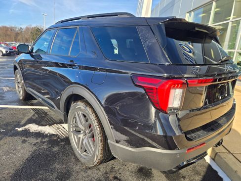 New 2026 Ford Explorer ST-Line w/ ST-Line Street Pack AWD/4WD image 10