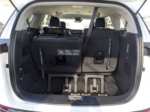 Used 2024 Kia Carnival LX image 25