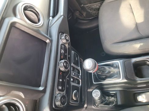 Used 2018 Jeep Wrangler Unlimited Sahara AWD/4WD image 16