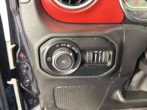 Used 2021 Jeep Wrangler Unlimited Rubicon w/ LED Lighting Group AWD/4WD image 10