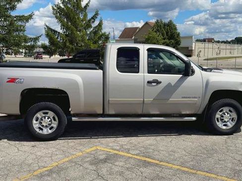 Used 2008 Chevrolet Silverado 2500 LT w/ 2LT Convenience Package AWD/4WD image 9