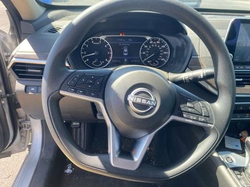 Used 2024 Nissan Altima 2.5 SV FWD image 10