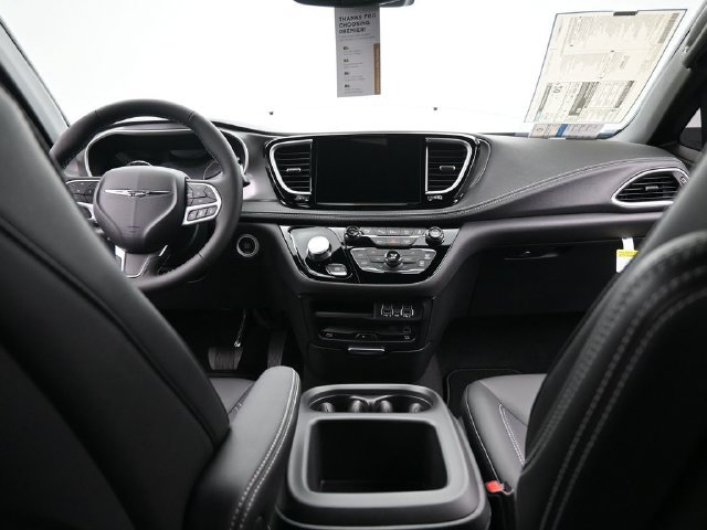 New 2025 Chrysler Pacifica Select w/ Uconnect Theater Family Group AWD/4WD image 24