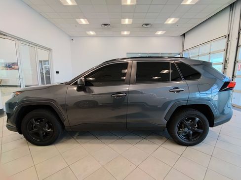 Used 2021 Toyota RAV4 LE FWD image 6