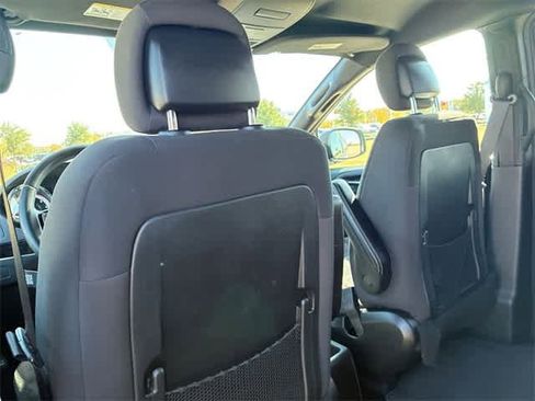 Used 2019 Dodge Grand Caravan SE image 13