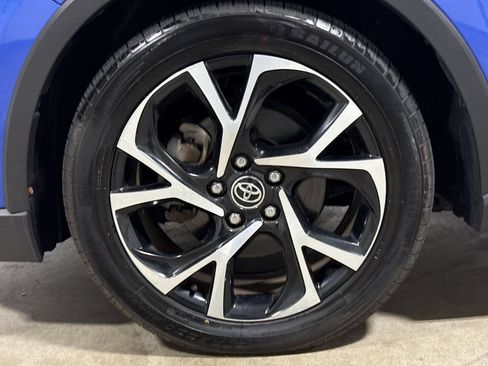 Used 2018 Toyota C-HR XLE FWD image 26