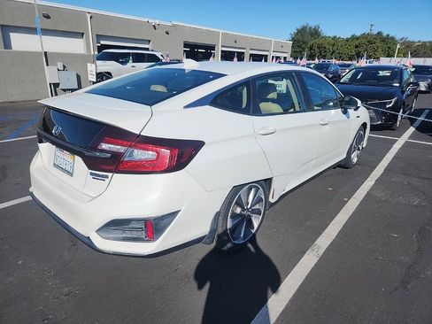 Used 2018 Honda Clarity Touring image 5
