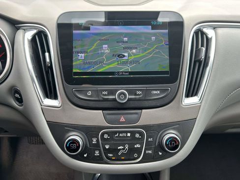 Used 2017 Chevrolet Malibu Hybrid w/ Leather Package image 18