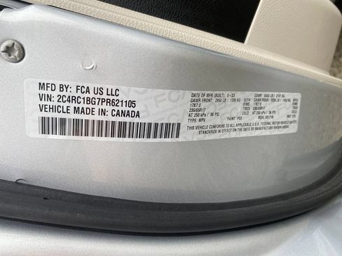 Used 2023 Chrysler Pacifica Touring-L FWD image 30
