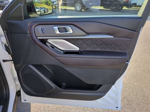 Used 2025 Ford Explorer Platinum w/ Ultimate Package AWD/4WD image 35