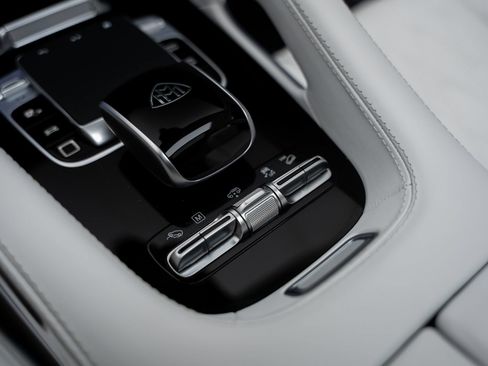 Used 2025 Mercedes-Benz Maybach GLS 600 4MATIC image 54