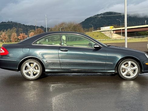 Used 2004 Mercedes-Benz CLK 320 Coupe image 2