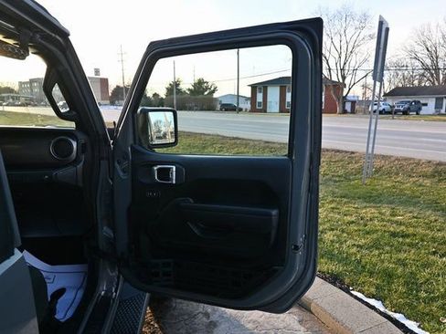 Used 2020 Jeep Wrangler Sport image 18