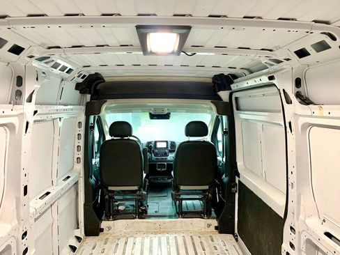 Used 2025 RAM ProMaster 2500 w/ Convenience Group FWD image 17