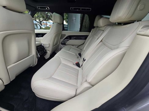 Used 2023 Land Rover Range Rover SE image 20