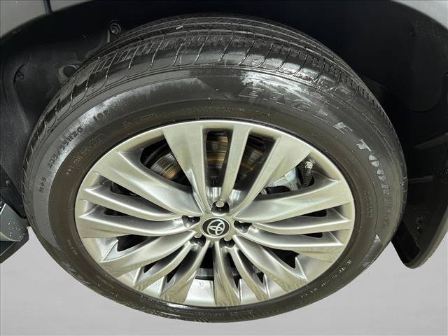 Used 2024 Toyota Highlander Platinum FWD image 21
