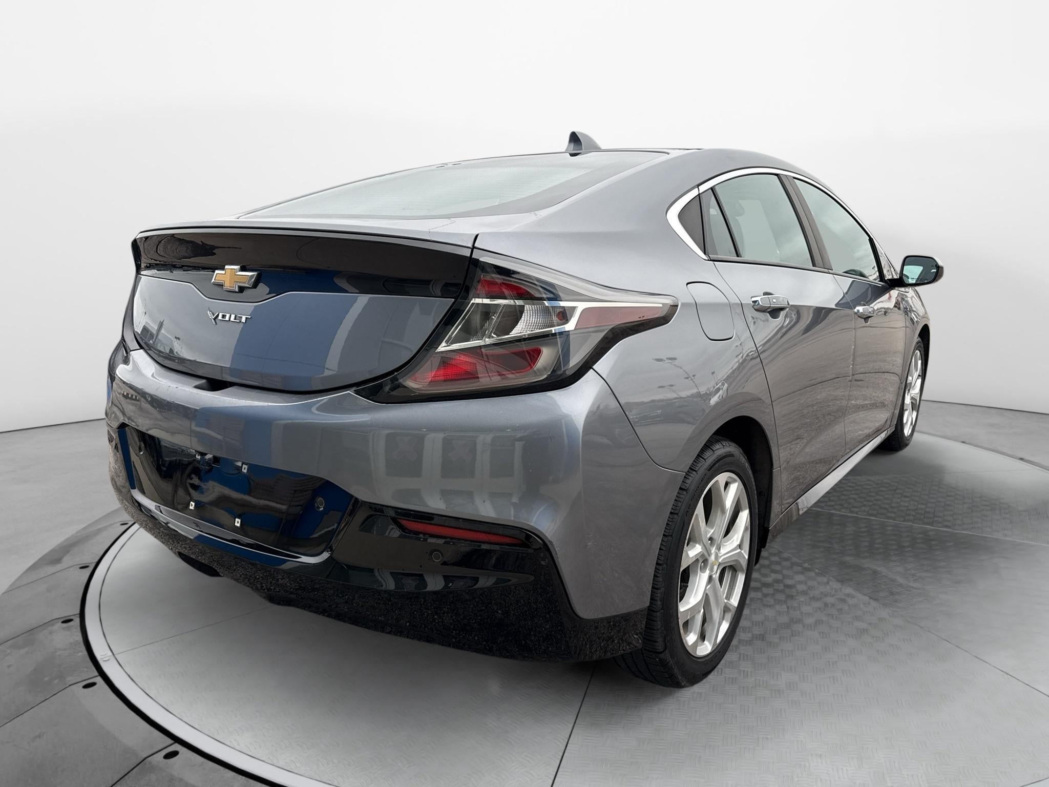 Used 2018 Chevrolet Volt Premier w/ Driver Confidence Package FWD image 5