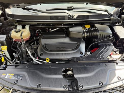 Used 2022 Chrysler Pacifica Pinnacle image 9