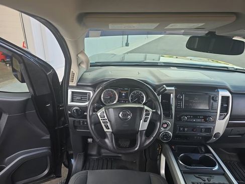 Used 2019 Nissan Titan SV w/ SV Convenience Package image 13