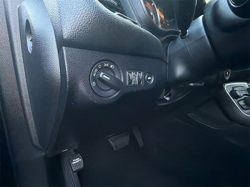 Used 2018 Dodge Challenger SXT w/ Driver Convenience Group image 31