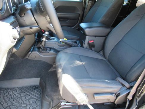 Used 2022 Jeep Wrangler Unlimited Sport image 16